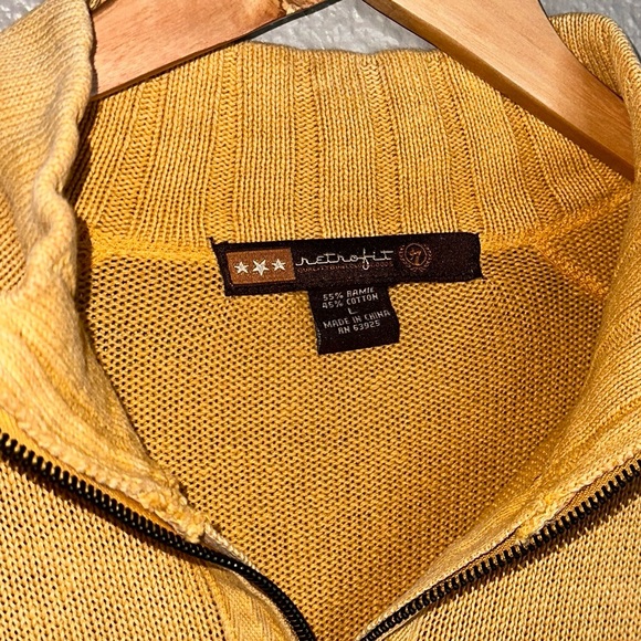 Men’s retrofit sweater Size Large - Picture 2 of 4